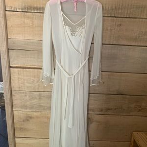 100% silk elegant nighty and robe. Victoria’s Secret Xs